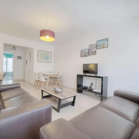 Upstays - Renovated Apartment - Terrace - A C * كان