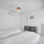 Upstays Terrace 60m Center Apartman